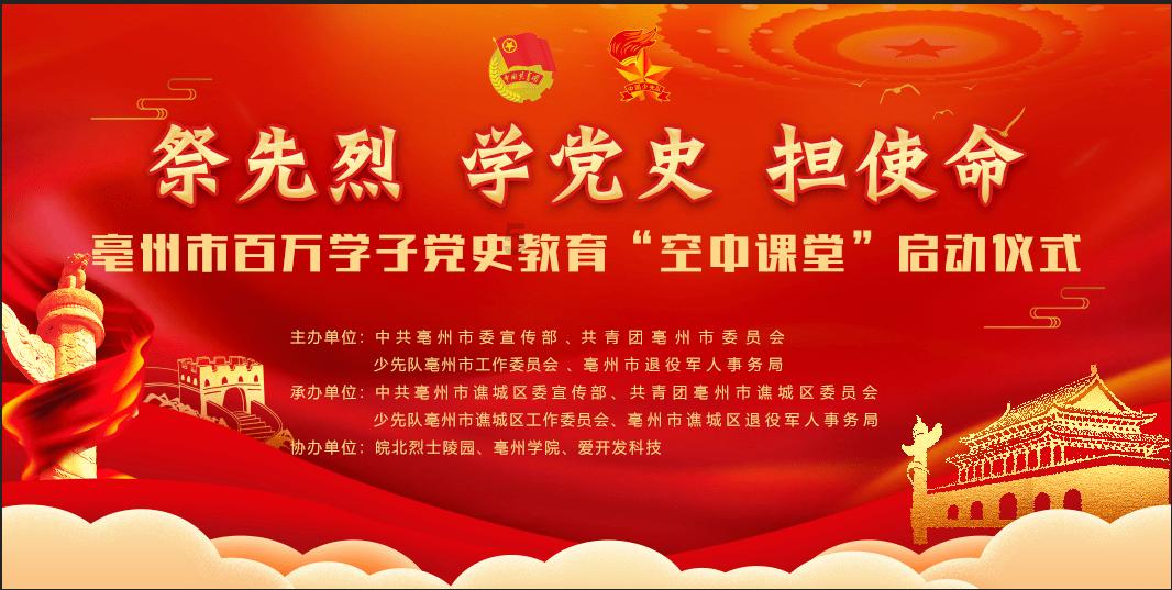 杜宾拼死拽着金毛,就怕它去招惹别的狗,网友:一看就是情敌啊!