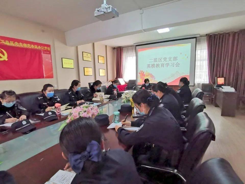 房地产ETF华夏和房地产ETF半日涨幅2.5%,重获资金关注